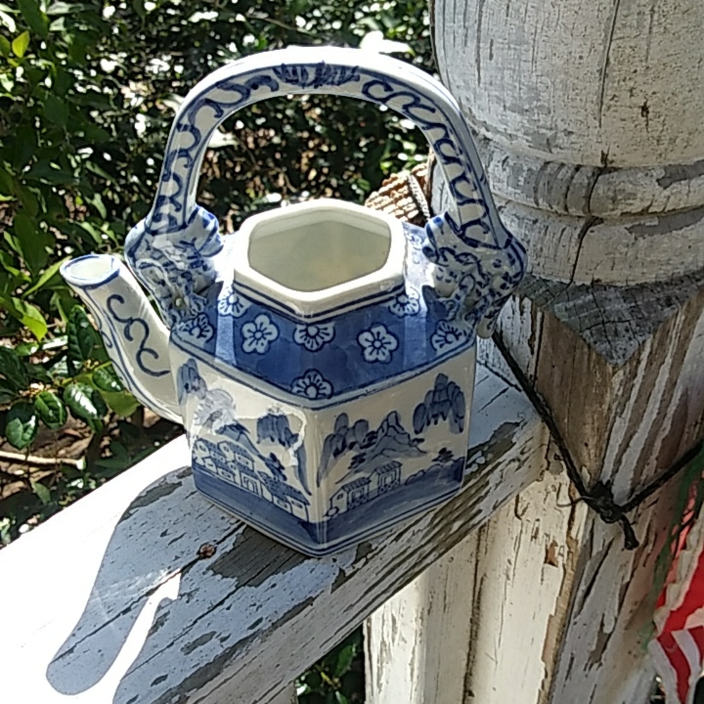 Chinese" Smiling Dragon "Porcelain Teapot.